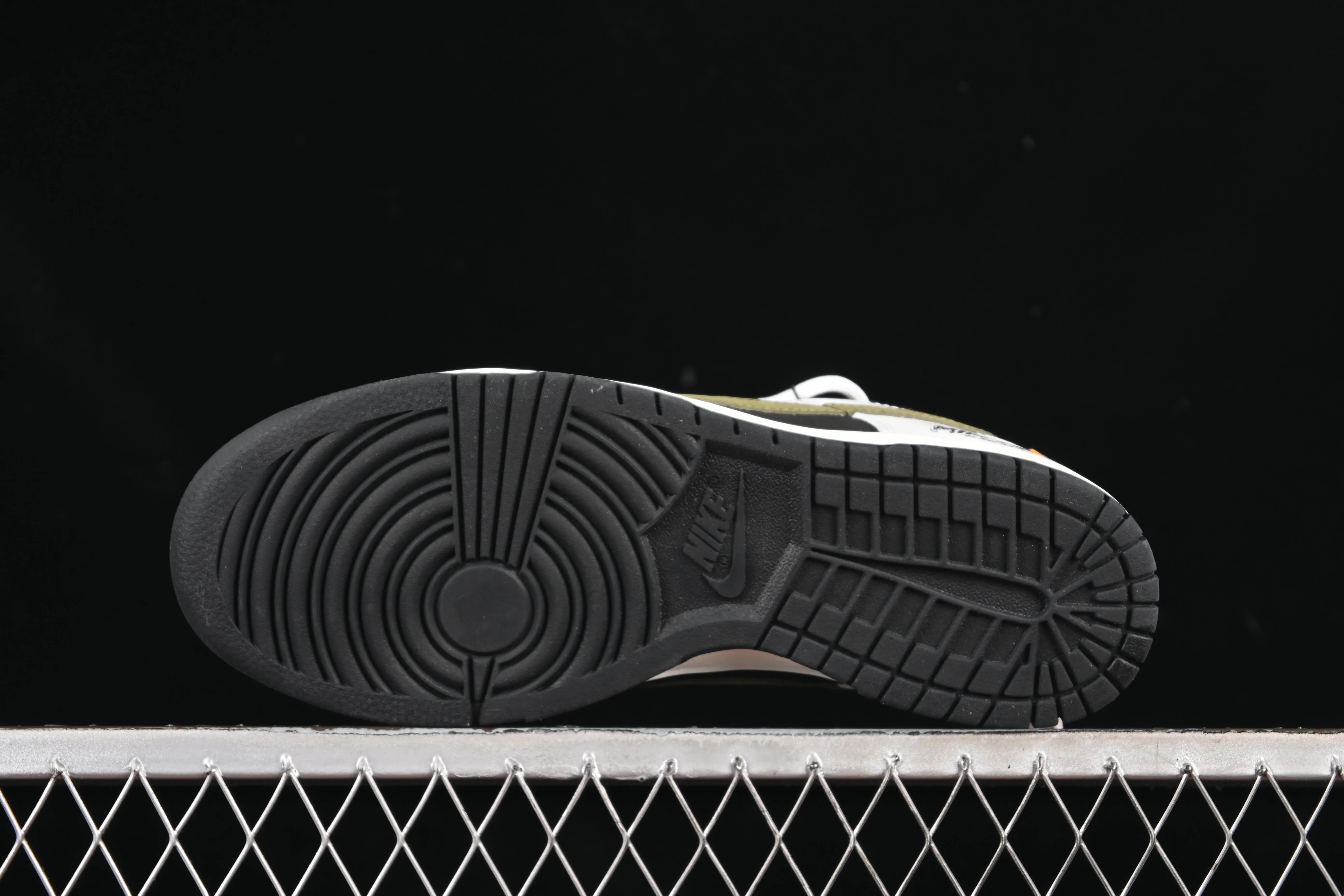 All categories Nk SB Dunk Series Nk SB Dunk Low High-end customized low-top sneakers Nike SB Dunk Low "Just Do It" Strap anniversary high-end customized low-top casual sneakers WG0414-024